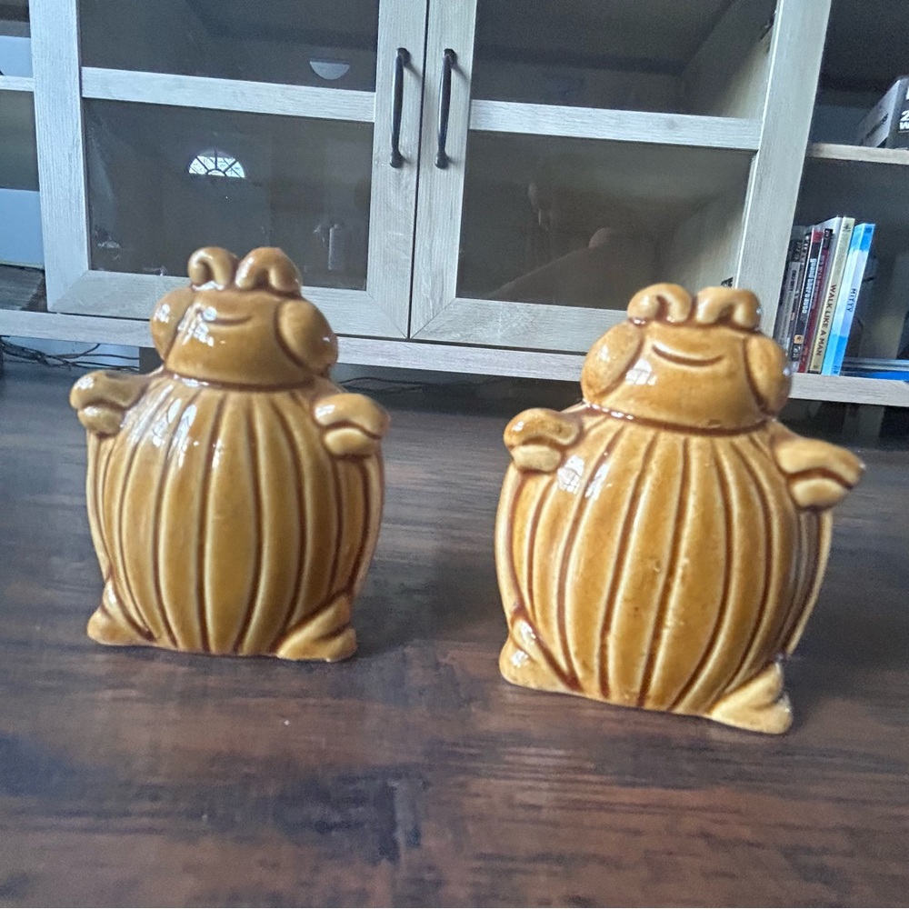 Vintage Japanese Salt and Pepper Shakers - Picture 3 of 7